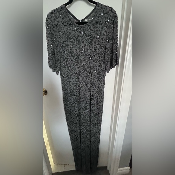 Mother of the Bride/Groom gown. Size large. Worn once. Dark grey, fully lined - Picture 3 of 5